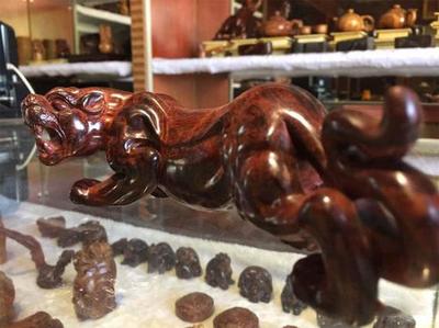 海南儋州鐵匠村 探訪(fǎng)“海南黃花梨”工藝品的匠心與傳承