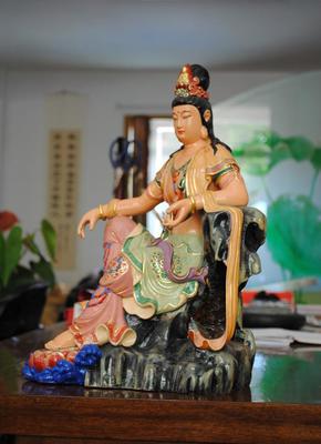 匠心獨(dú)運(yùn) 40公分自在觀(guān)音菩薩木雕，傳承千年的工藝珍品